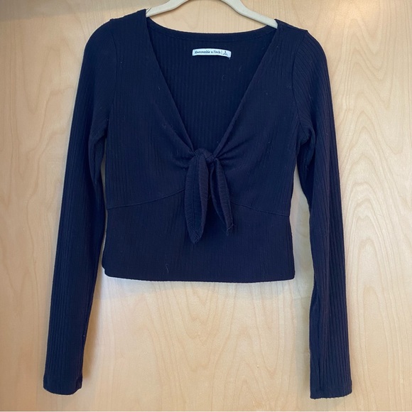 Abercrombie & Fitch Black Long Sleeve Tie Front Cropped Top - Picture 3 of 5